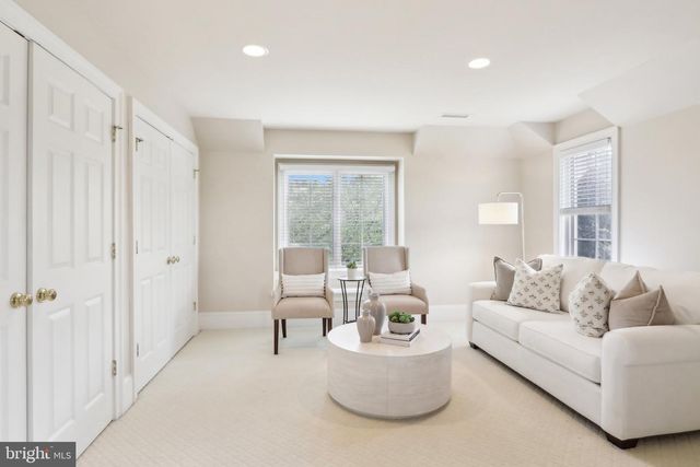 2 AUTUMN MEADOW LN, Malvern, PA 19355