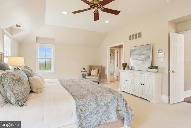 2 AUTUMN MEADOW LN, Malvern, PA 19355