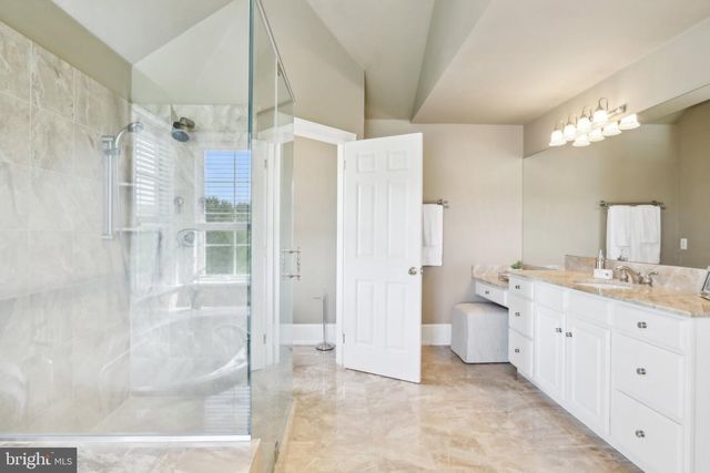 2 AUTUMN MEADOW LN, Malvern, PA 19355