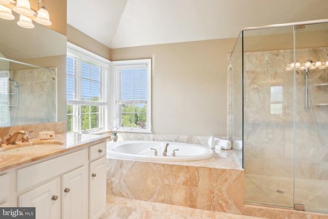 2 AUTUMN MEADOW LN, Malvern, PA 19355