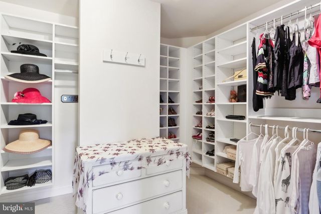 2 AUTUMN MEADOW LN, Malvern, PA 19355