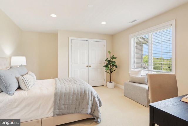 2 AUTUMN MEADOW LN, Malvern, PA 19355