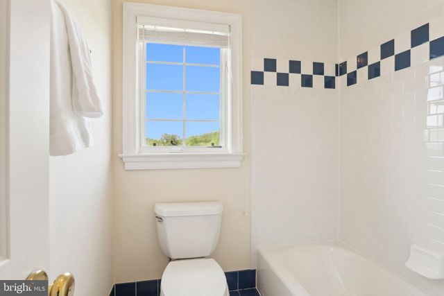 2 AUTUMN MEADOW LN, Malvern, PA 19355