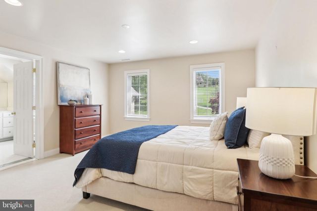 2 AUTUMN MEADOW LN, Malvern, PA 19355