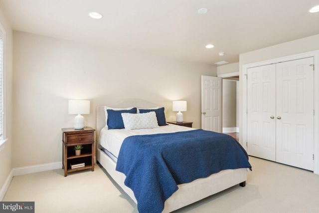 2 AUTUMN MEADOW LN, Malvern, PA 19355