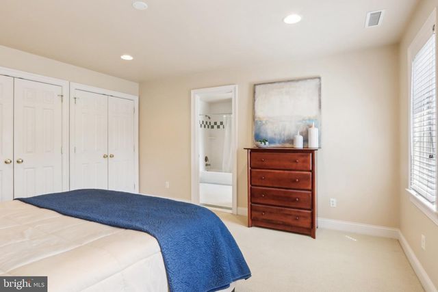 2 AUTUMN MEADOW LN, Malvern, PA 19355