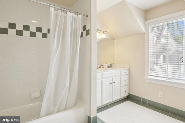 2 AUTUMN MEADOW LN, Malvern, PA 19355