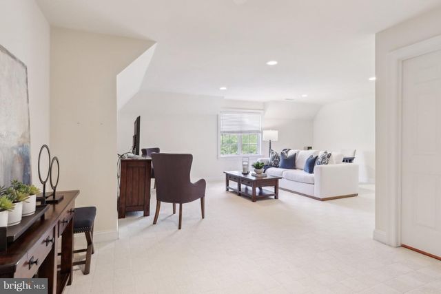 2 AUTUMN MEADOW LN, Malvern, PA 19355