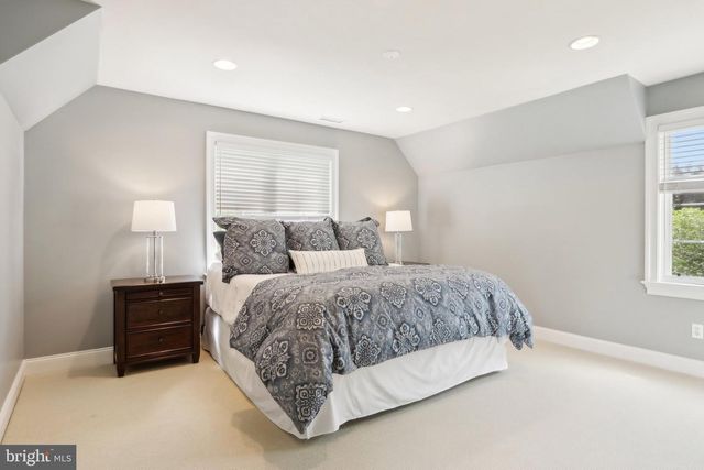 2 AUTUMN MEADOW LN, Malvern, PA 19355