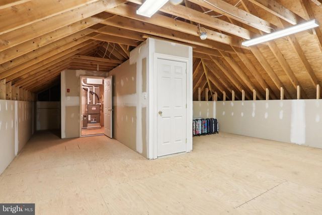 2 AUTUMN MEADOW LN, Malvern, PA 19355