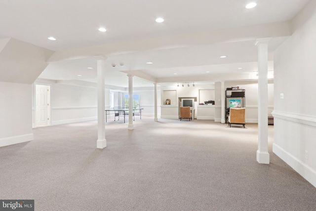 2 AUTUMN MEADOW LN, Malvern, PA 19355