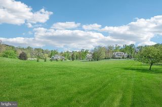 2 AUTUMN MEADOW LN, Malvern, PA 19355