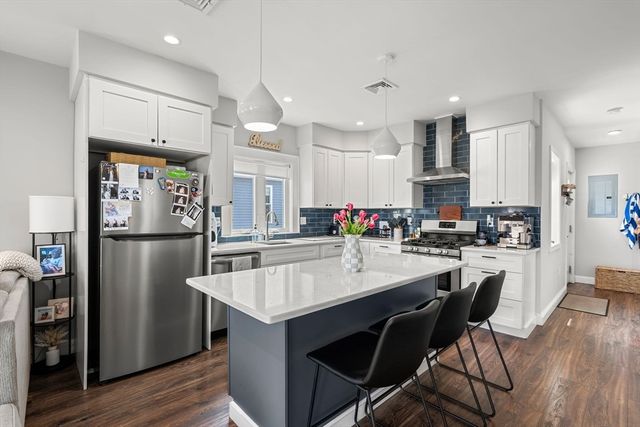 109 Thomas Burgin Pkwy 2, Quincy, MA 02169
