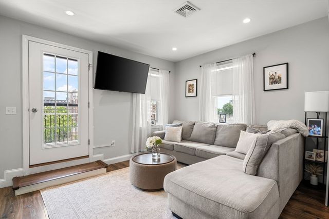 109 Thomas Burgin Pkwy 2, Quincy, MA 02169