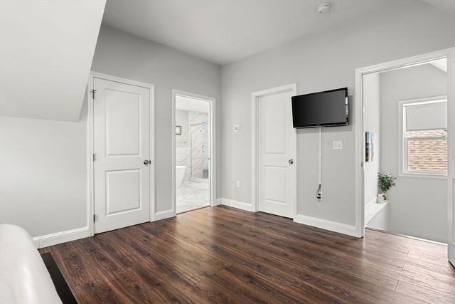 109 Thomas Burgin Pkwy 2, Quincy, MA 02169