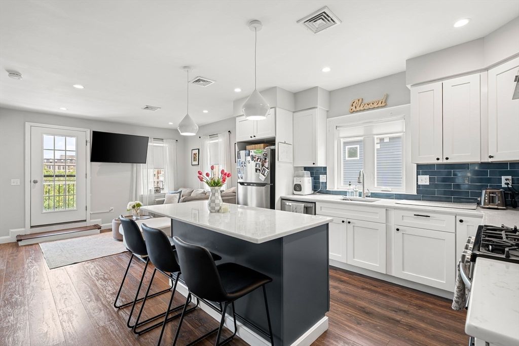 109 Thomas Burgin Pkwy 2, Quincy, MA 02169