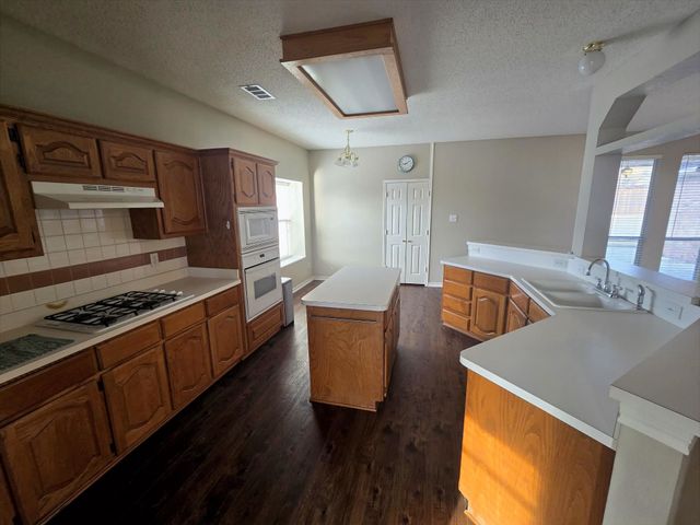 327 Hillglen Drive, Murphy, TX 75094