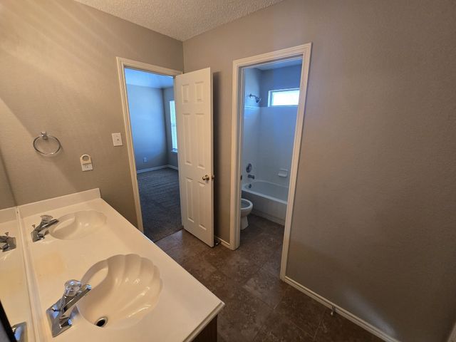 327 Hillglen Drive, Murphy, TX 75094