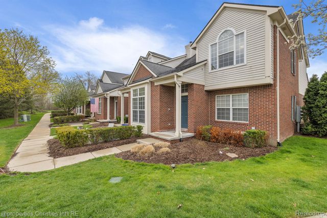 16204 CAITLIN Circle, Commerce Charter Township, MI 48390