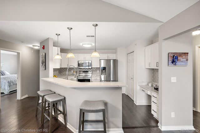 16204 CAITLIN Circle, Commerce Charter Township, MI 48390