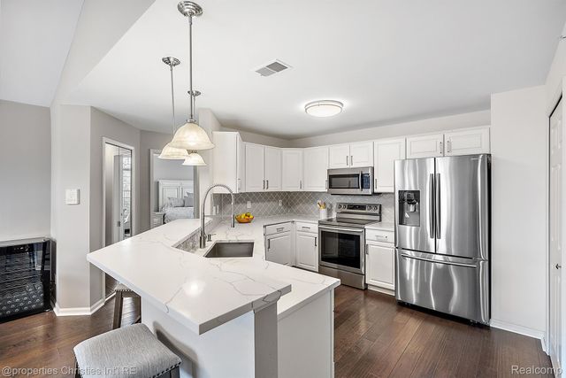 16204 CAITLIN Circle, Commerce Charter Township, MI 48390