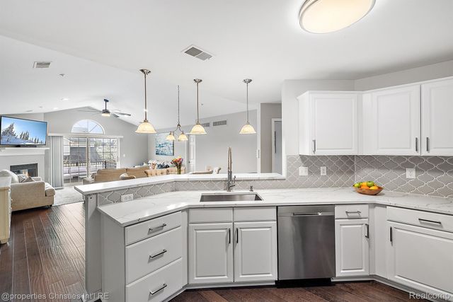 16204 CAITLIN Circle, Commerce Charter Township, MI 48390