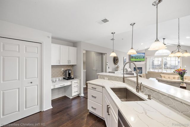 16204 CAITLIN Circle, Commerce Charter Township, MI 48390