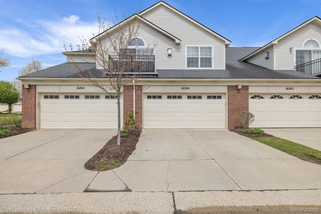 16204 CAITLIN Circle, Commerce Charter Township, MI 48390