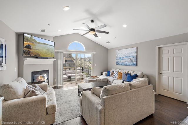 16204 CAITLIN Circle, Commerce Charter Township, MI 48390