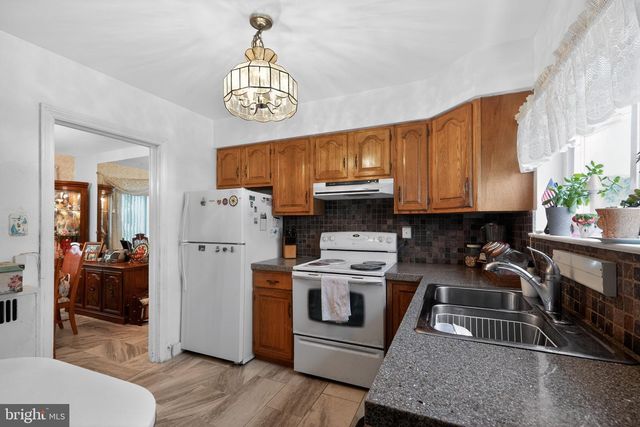 1424 BURMONT RD, Havertown, PA 19083