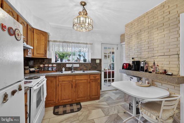 1424 BURMONT RD, Havertown, PA 19083