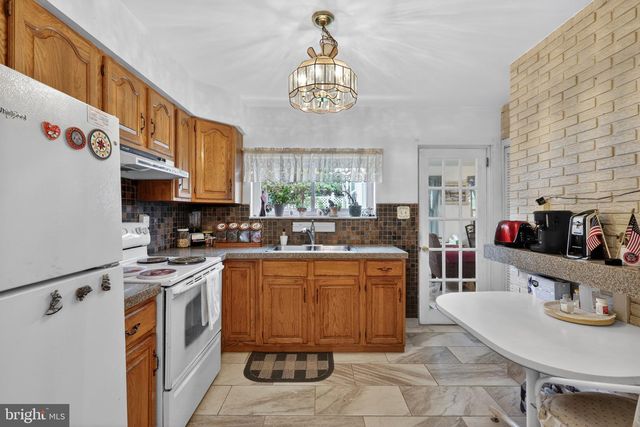 1424 BURMONT RD, Havertown, PA 19083