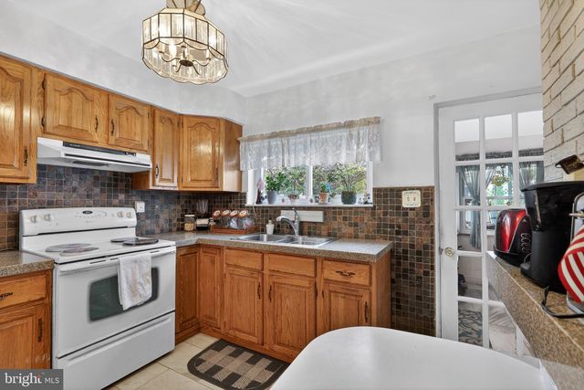 1424 BURMONT RD, Havertown, PA 19083