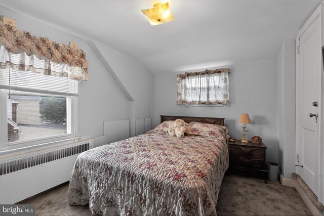 1424 BURMONT RD, Havertown, PA 19083