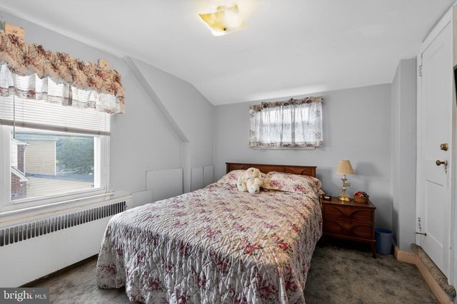 1424 BURMONT RD, Havertown, PA 19083