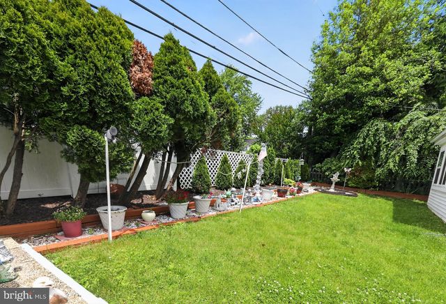1424 BURMONT RD, Havertown, PA 19083