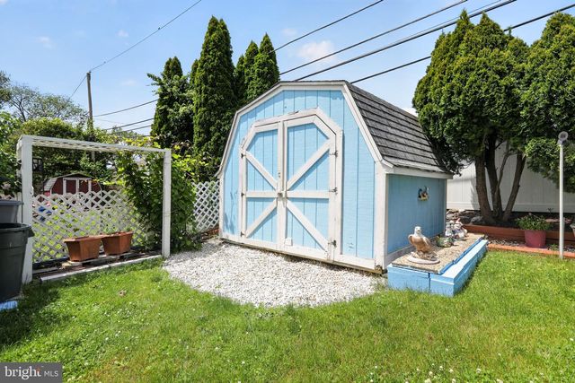 1424 BURMONT RD, Havertown, PA 19083