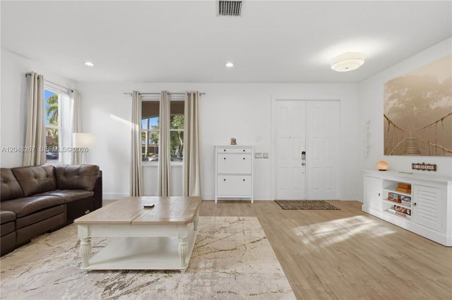 1419 Crossbill Ct 1419, Weston, FL 33327