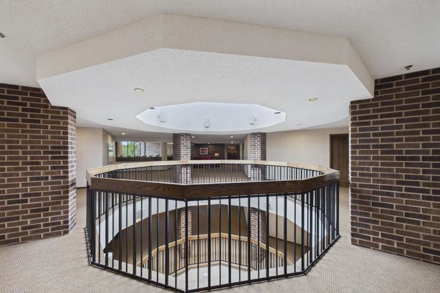 5501 Dewey Hill Road 322, Edina, MN 55439