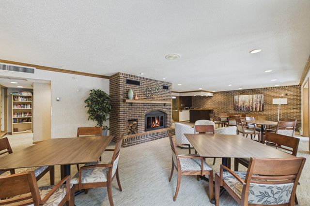5501 Dewey Hill Road 322, Edina, MN 55439