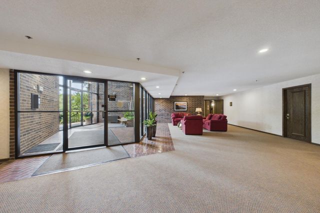 5501 Dewey Hill Road 322, Edina, MN 55439