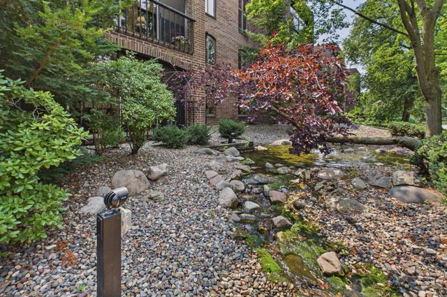 5501 Dewey Hill Road 322, Edina, MN 55439
