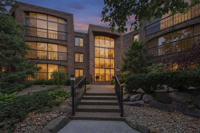 5501 Dewey Hill Road 322, Edina, MN 55439