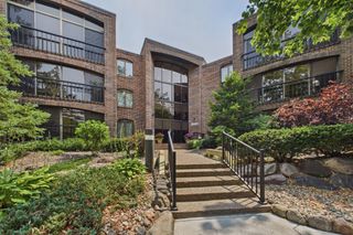 5501 Dewey Hill Road 322, Edina, MN 55439