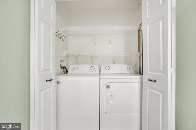 2859 WOODMONT DR, York, PA 17404