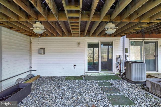 2859 WOODMONT DR, York, PA 17404