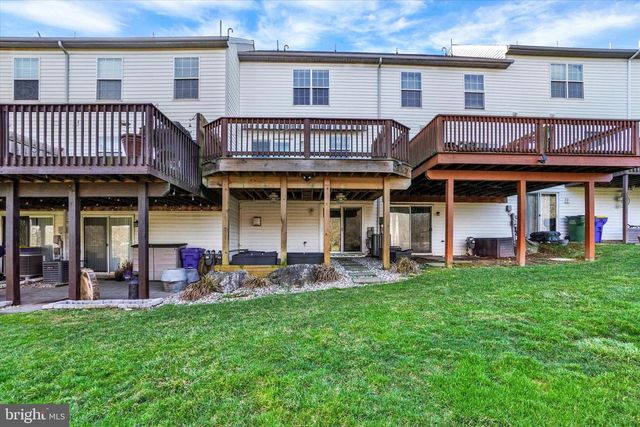 2859 WOODMONT DR, York, PA 17404