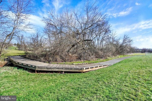 2859 WOODMONT DR, York, PA 17404