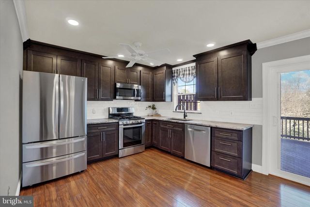 2859 WOODMONT DR, York, PA 17404