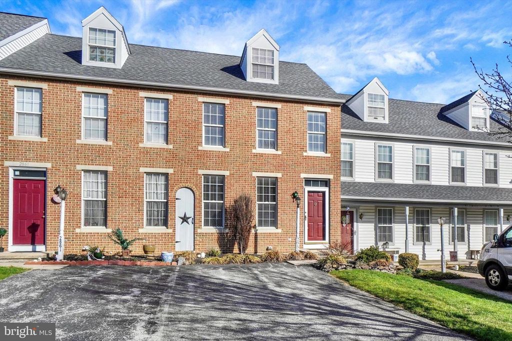 2859 WOODMONT DR, York, PA 17404